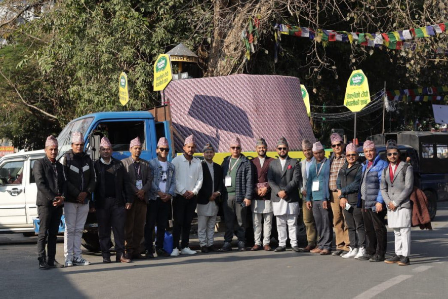 विश्वकै ठुलो टोपीलाई लेकसाईड परिक्रमा गराउदै पोखरामा मनाइयो टोपी दिवस